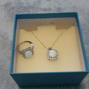 Set of Opal necklace and ring